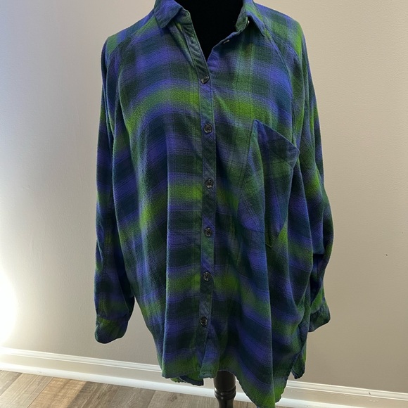 BDG Tops - BDG (Urban Outfitters) Green & Purple flannel Casual Button Down Shirt women’s